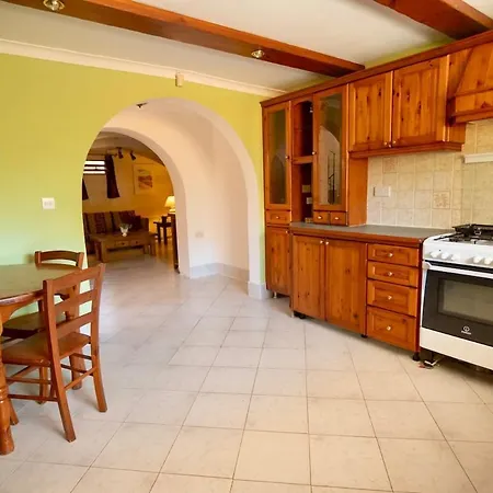 Dorata - Gozo With Terrace & Field View Qala